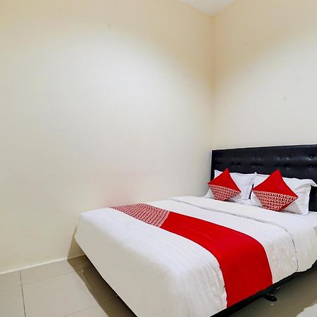 Super Oyo 90778 River Inn Malioboro Yogyakarta Exterior photo