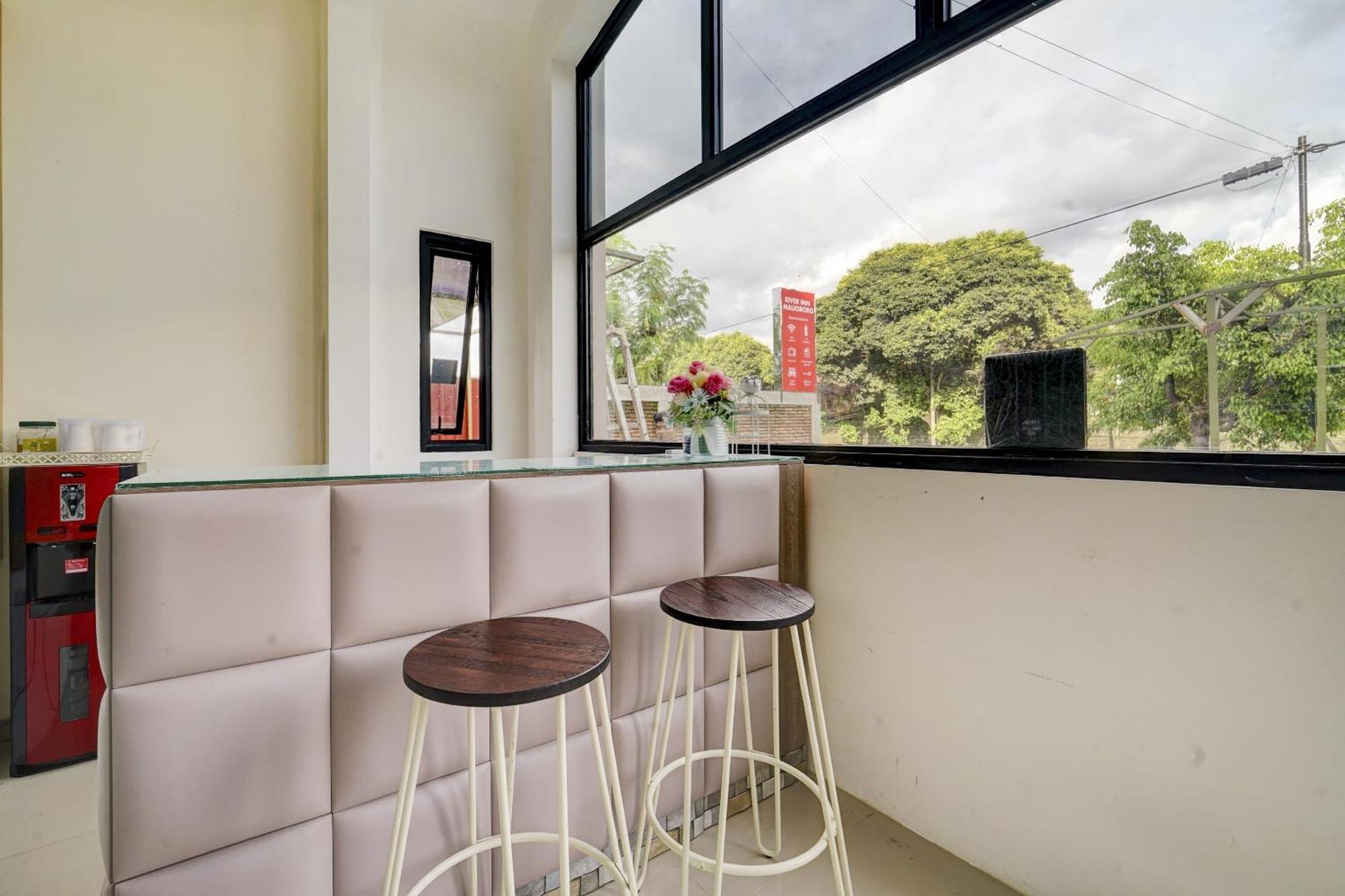 Super Oyo 90778 River Inn Malioboro Yogyakarta Exterior photo