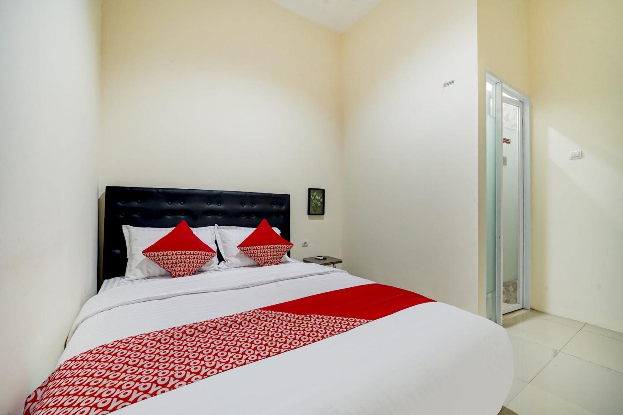 Super Oyo 90778 River Inn Malioboro Yogyakarta Exterior photo