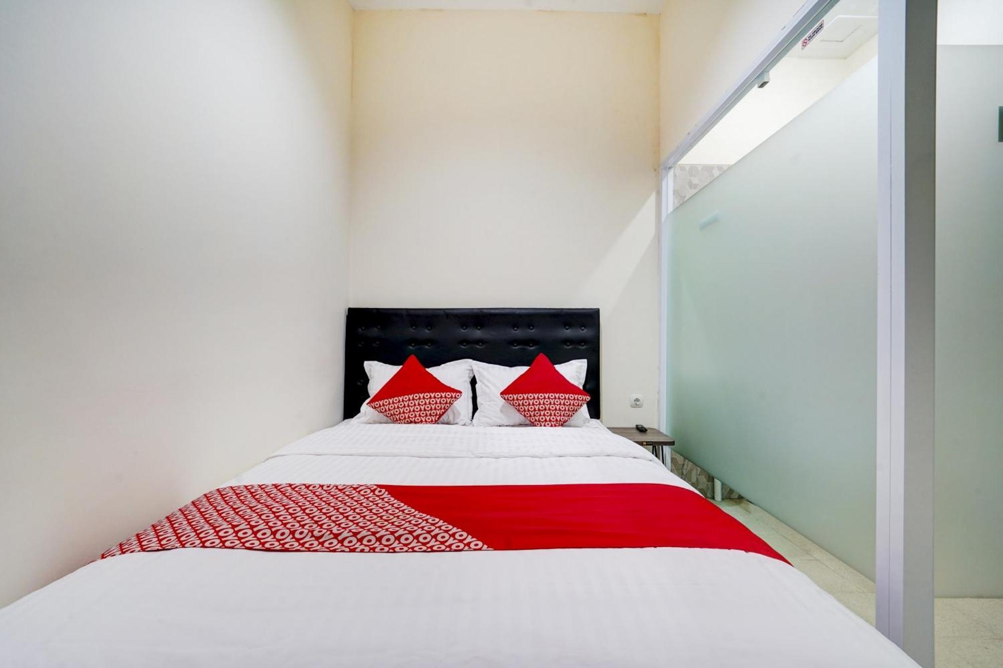 Super Oyo 90778 River Inn Malioboro Yogyakarta Exterior photo