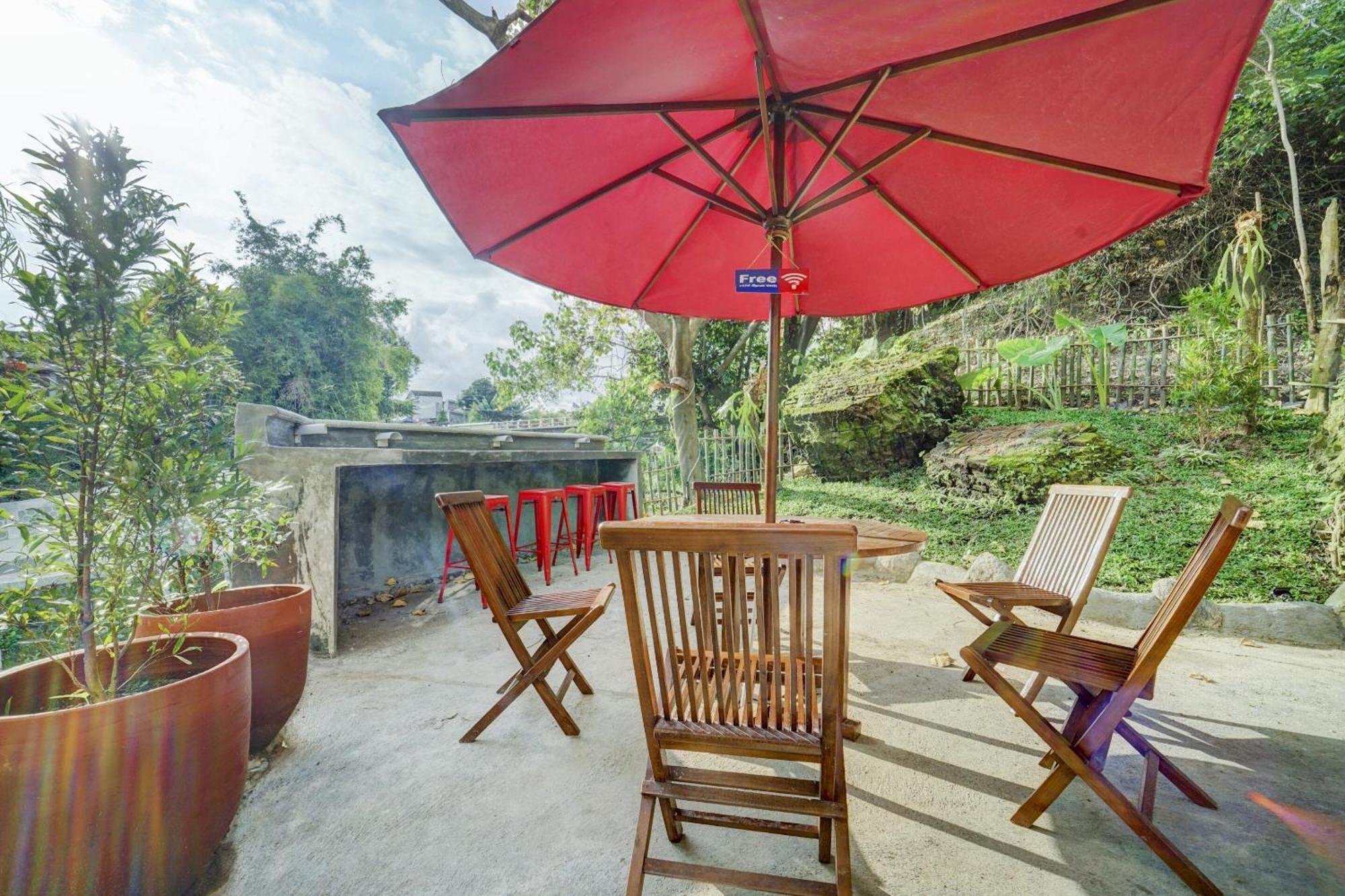 Super Oyo 90778 River Inn Malioboro Yogyakarta Exterior photo